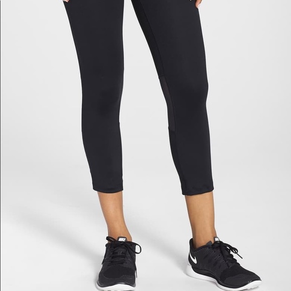 Nike “Epic Run” Crop - Picture 1 of 3